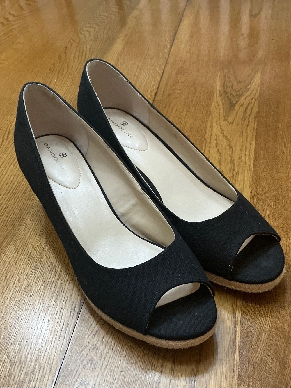 Woman’s Bandolino peep toe black wedge Espidrille . Size 10. Barely worn! Cute!